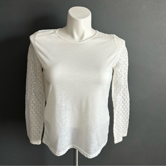 SHEIN Frenchy Contrast Lace Button Back Tee - Picture 3 of 9